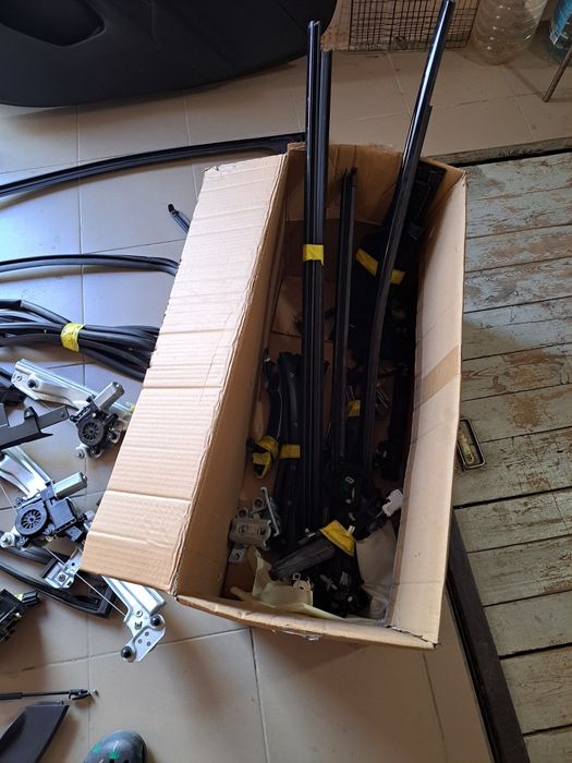 Скло в двери шевроле болт ЕУВ EUV