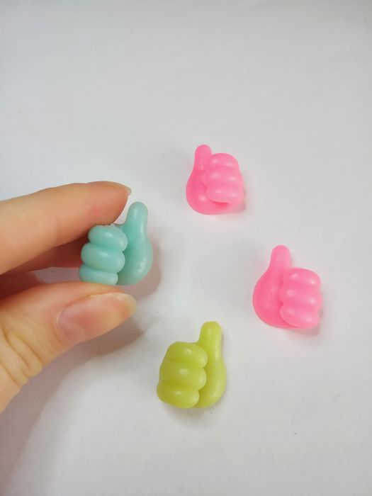 Тримач, гачок у формі руки універсальний