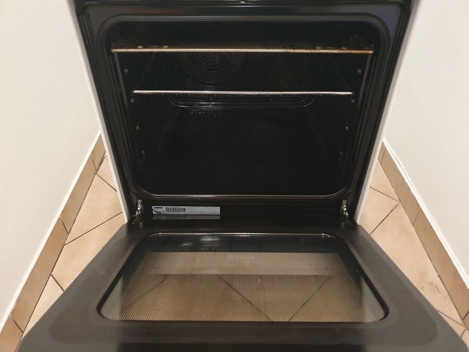 Kuchenka elektryczna z płytą ceramiczną Zanussi