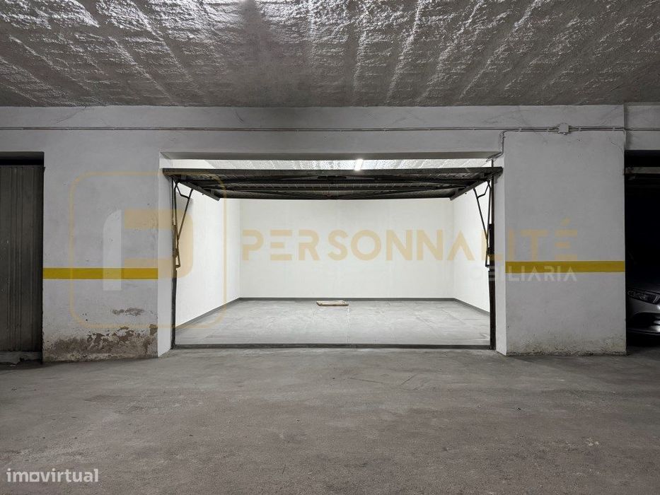 Garagem fechada - 29 m² | Totalmente renovada
