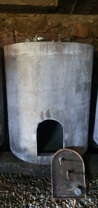 Cubas em cimento   5 cubas completas o valor é das 5 cubas