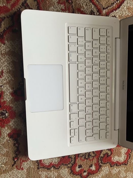Продам Macbook (макбук)