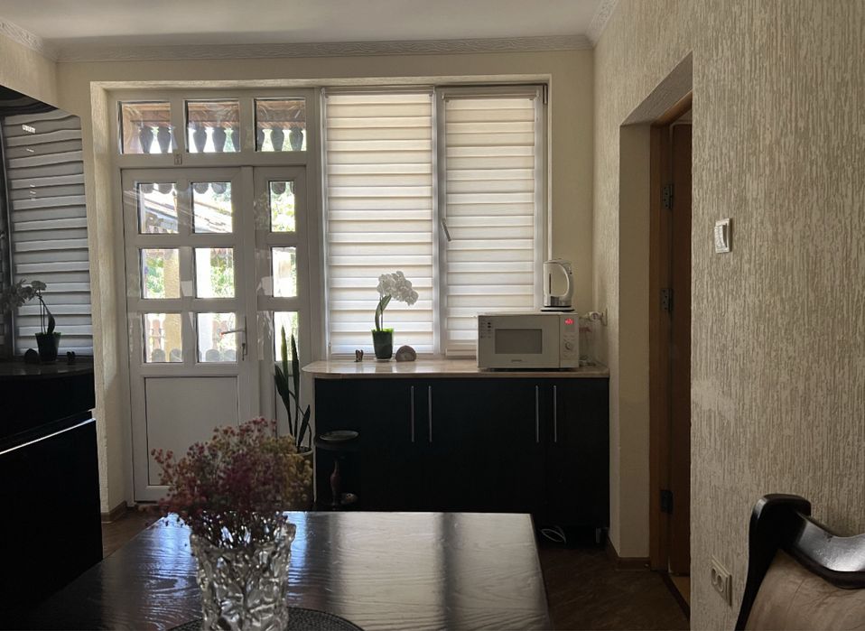 Затишний будинок біля Чорної Гори.