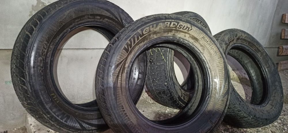 Продам зимову гуму розмір 215/65 r16