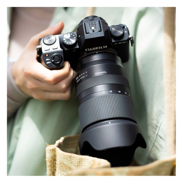 Fujifilm XS10 + Tamron 17-70mm 2.8 + Meike 7.5mm 2.8 + Cage Small Rig
