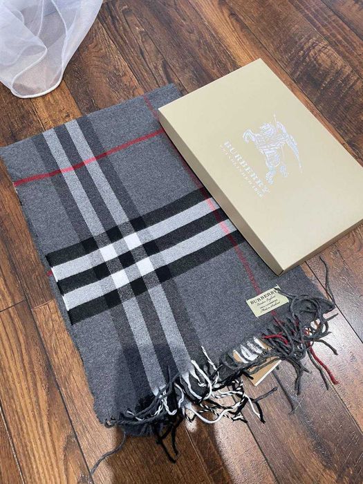 Шарф Burberry сірий