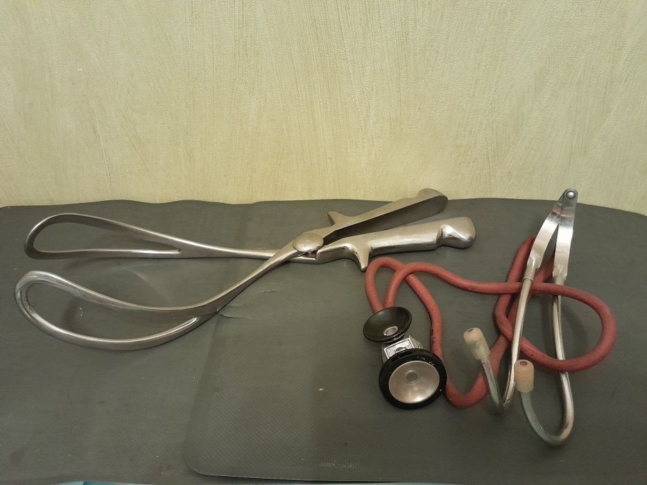 Ингалятор тонометр, негатоскоп термометр скальпель