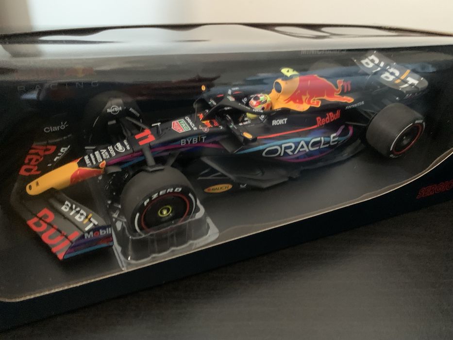F1 minichamps 1:18 Red Bull RB19 Sergio Pérez