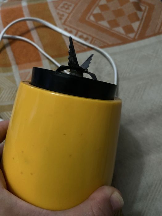Блендер для смузі Shake N Take робочий