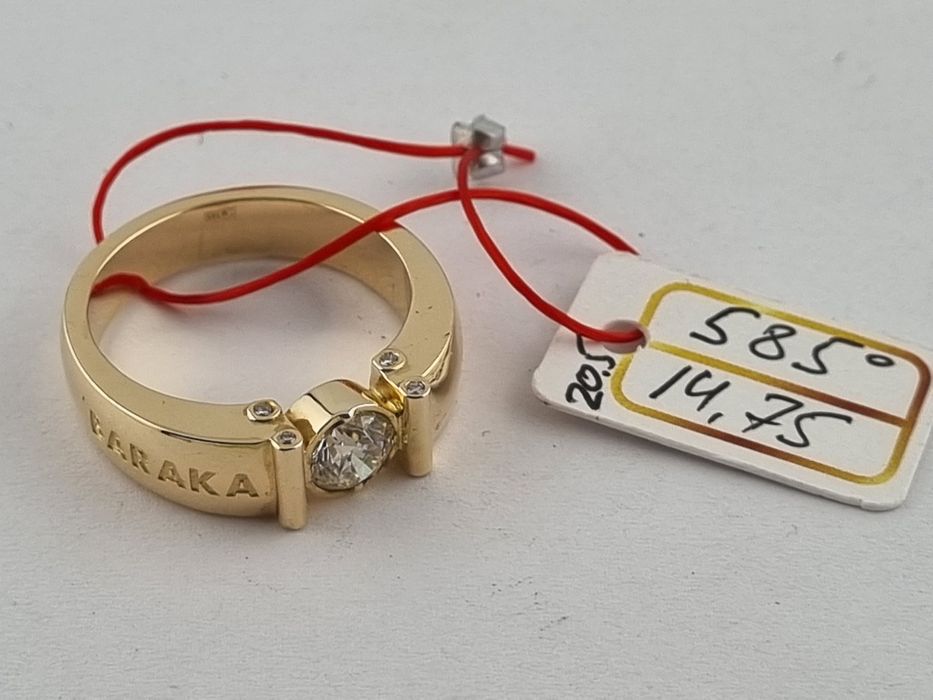 Золотое кольцо с бриллиантом