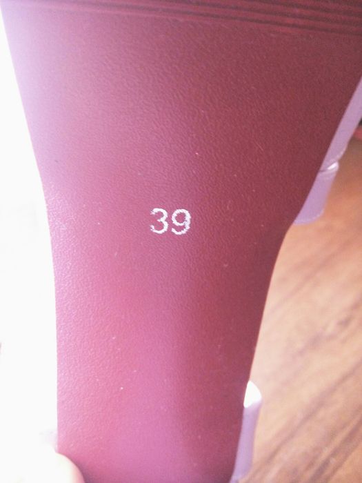 Сиреневые босоножки