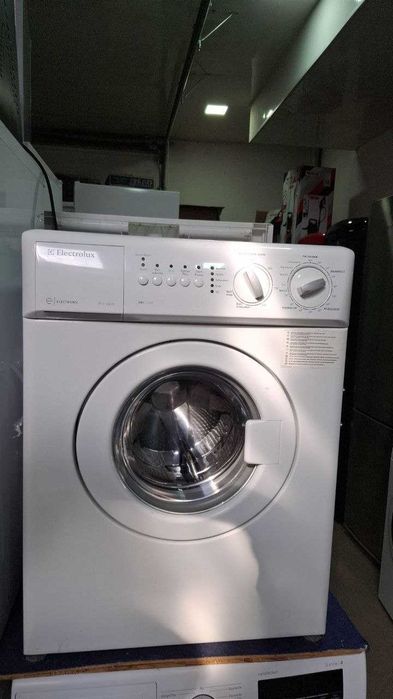 Компактна пральна машина Electrolux EWC1350