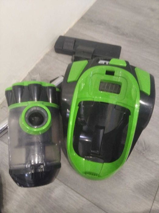 Пилосос Grunhelm GVC8210G