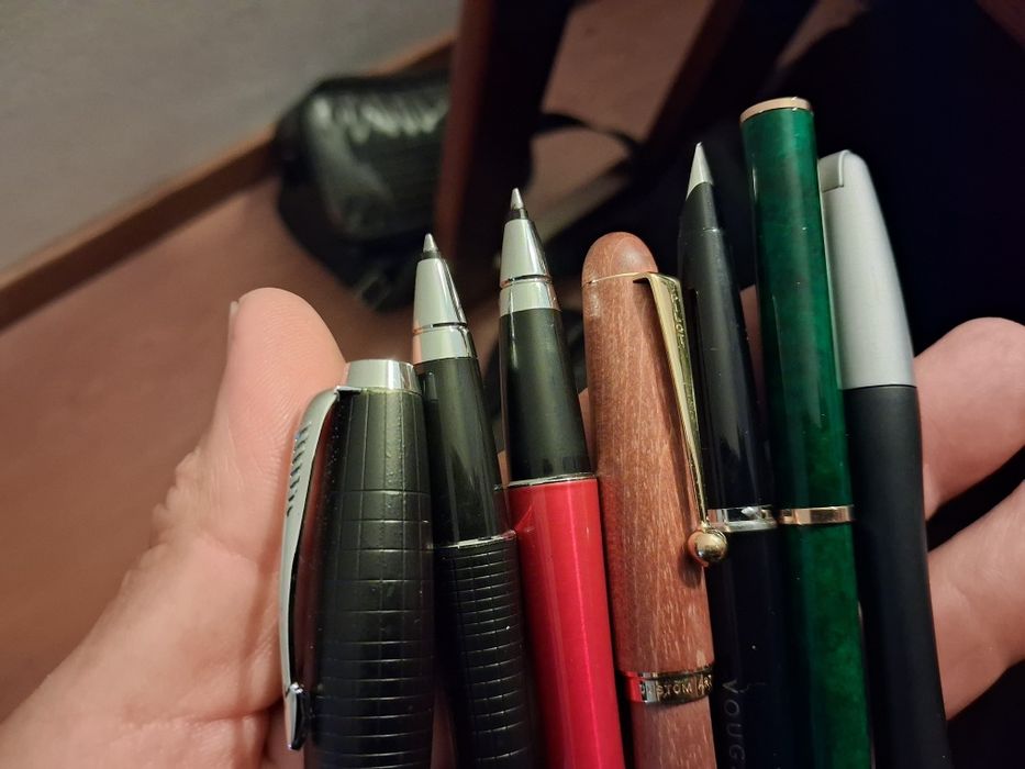 Canetas e esferográficas diversas
