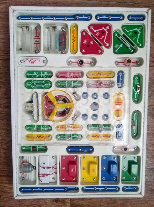 Электронный конструктор Знаток 320