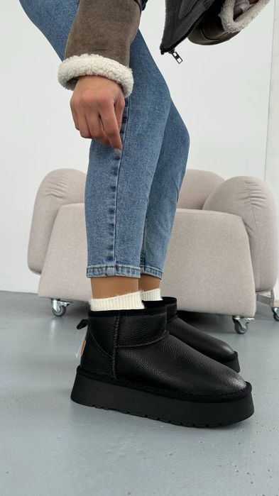 Шкіряні чорні угги на платформі по низькій ціні