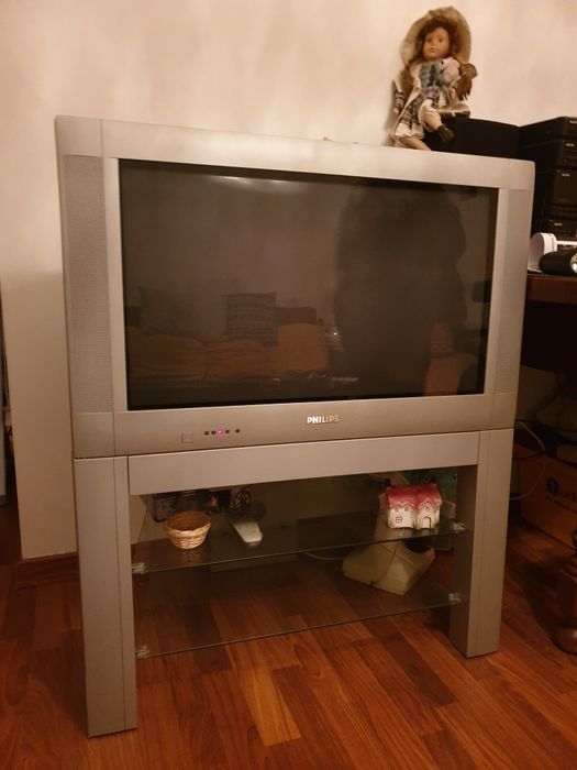 TV 32 polegadas + movel tv grundig