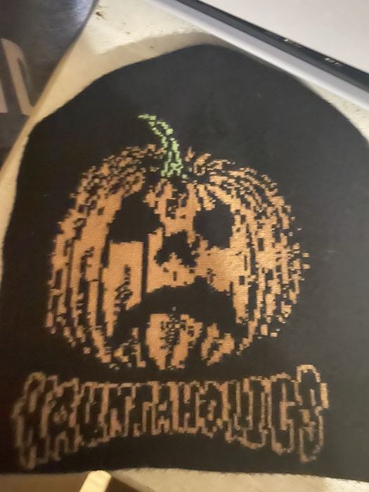 Шапка haunted mound hauntaholics