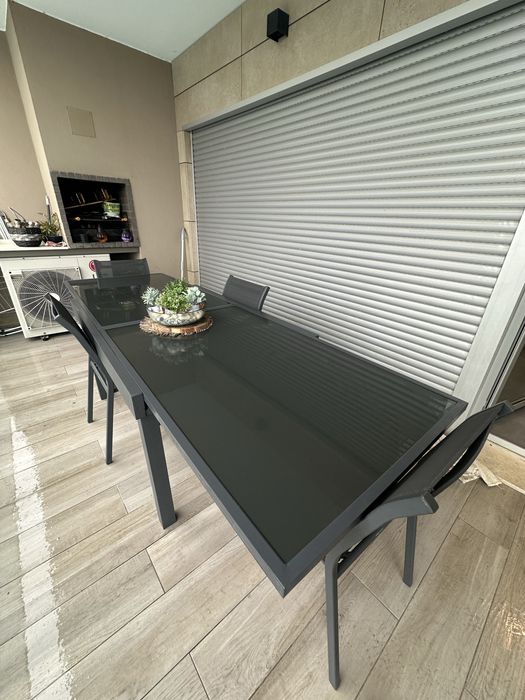 Mesa de jardim  com cadeiras