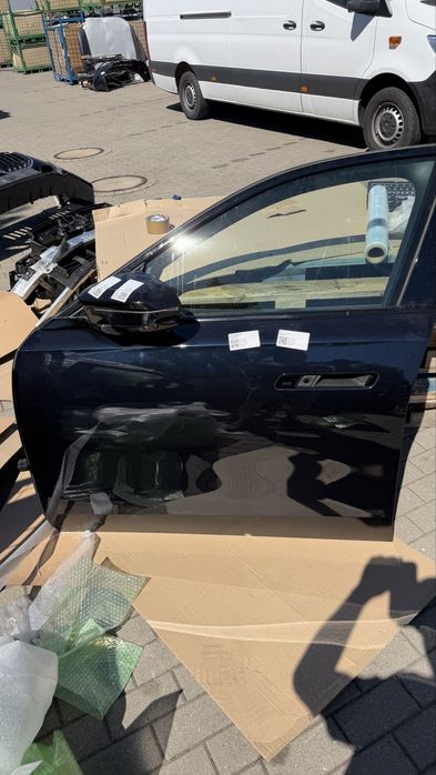 Bmw g70 i7 , двері , ліва сторона , 416 колір, Наявність.