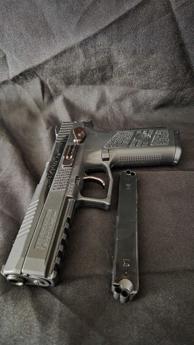 Pistola CO2 CZ P-09 Co2 Duty Blowback ASG (Calibre 4.5mm)