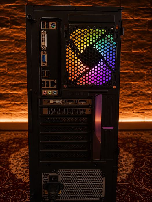 Komputer Gamingowy I5 RX 8GB RAM 650GB HDD+SSD
