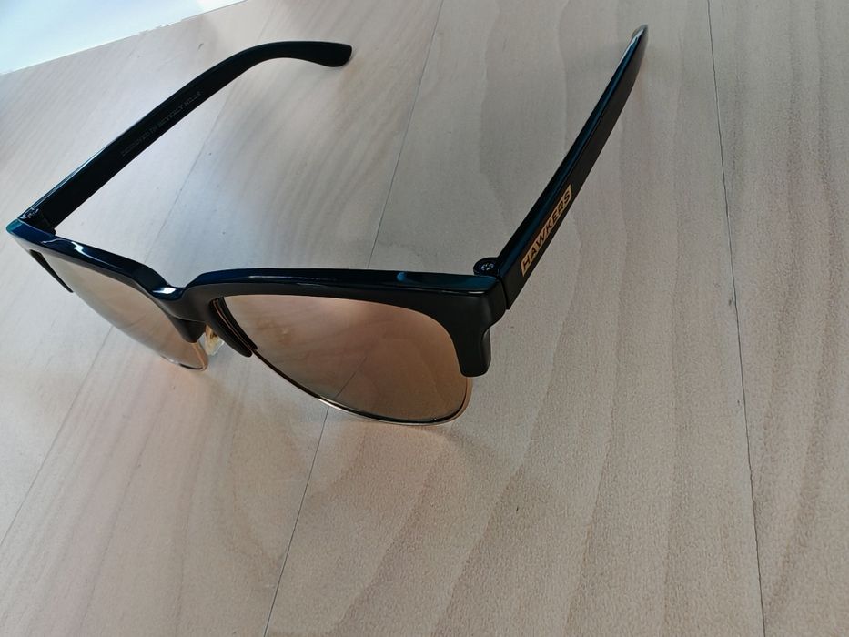 Óculos sol Hawkers lentes espelhadas e polarizadas