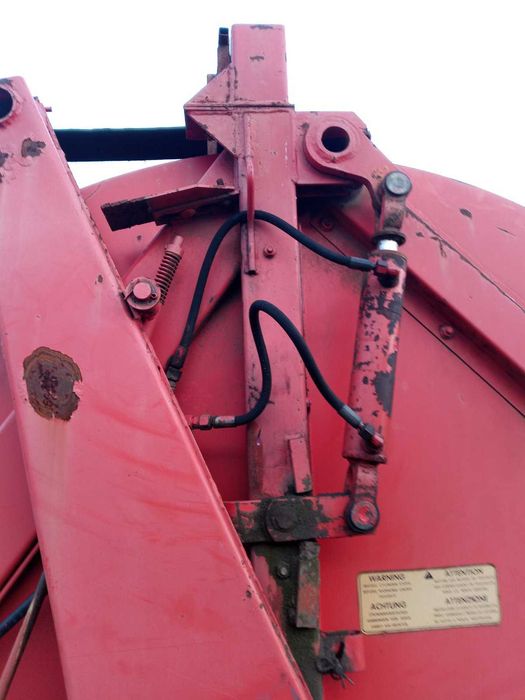 Рулонний прес-підбирач Hesston rounder 5700