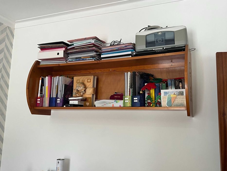 Mobília completa em pinho maciço para rapariga