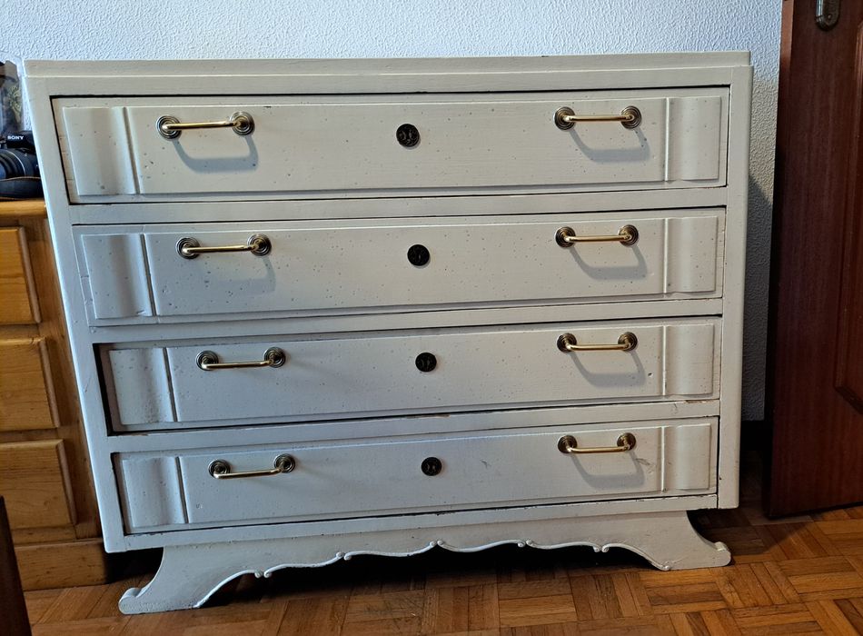 Móvel antigo remodelado