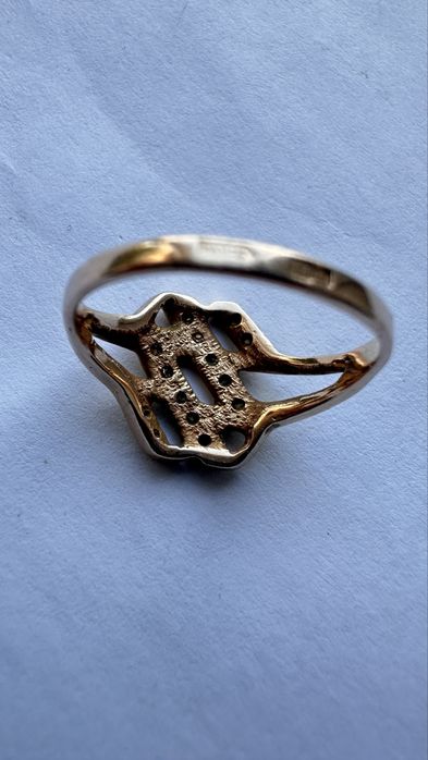 Кольцо золотое 585, р.17 вес 2,42 грамма каблучка