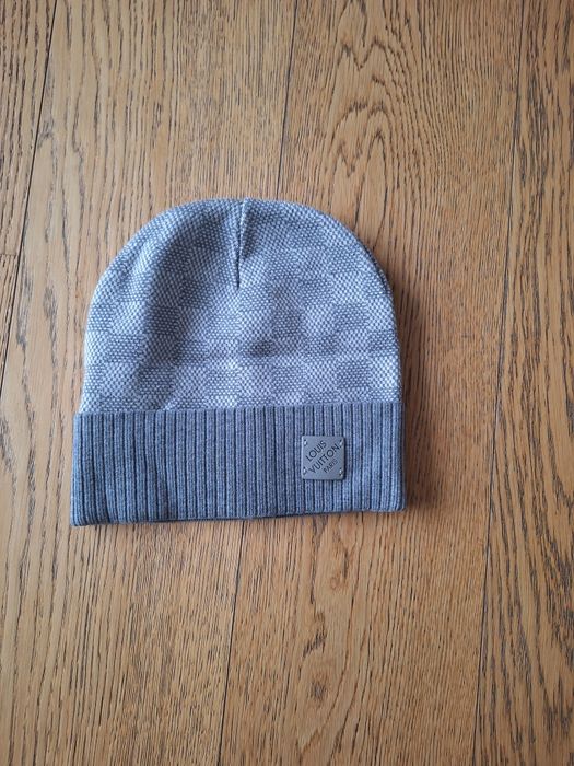 Szara czapka LV Paris