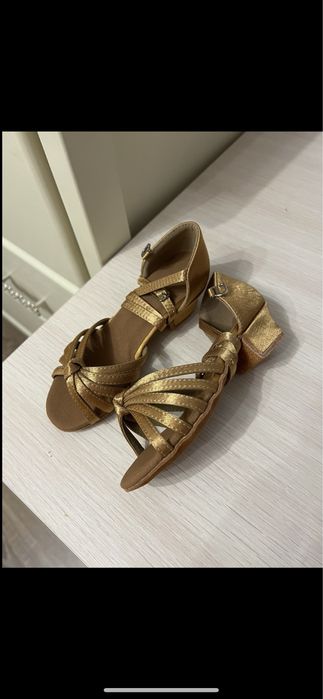 Нові туфельки для бальних танців