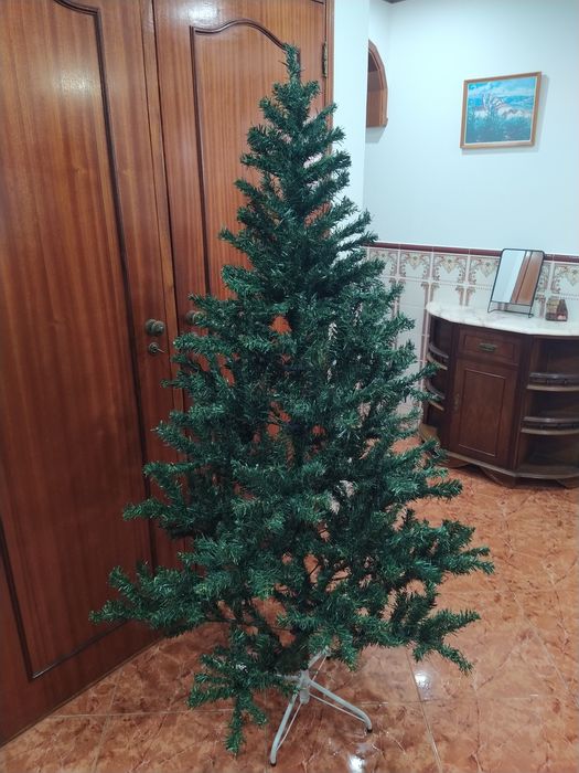 Árvore de Natal verde casa quarto apartamento vivenda escritório gabinete carro cozinha.