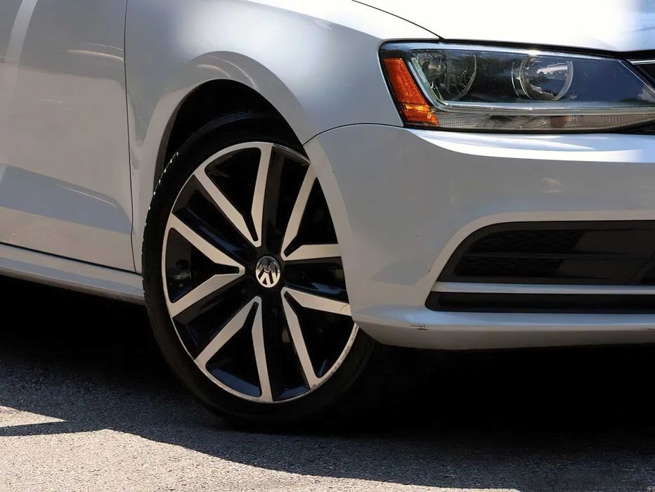 Volkswagen Jetta      2018