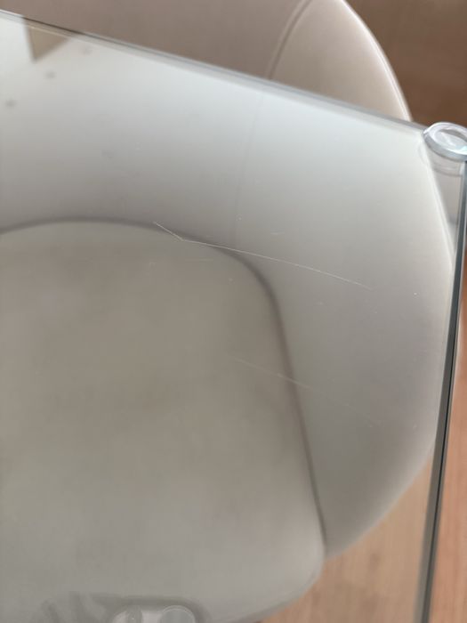 Mesa com tampo de vidro