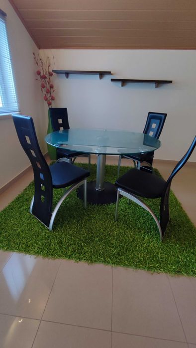 Mesa de jantar com cadeiras