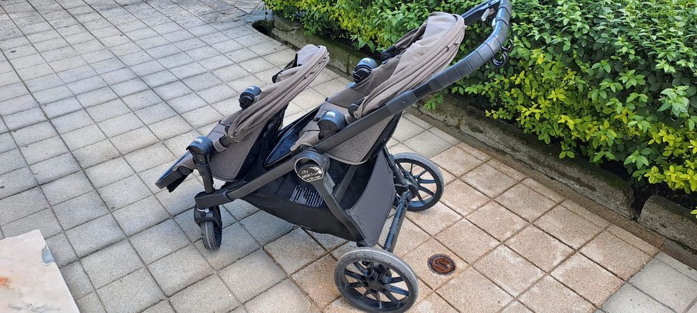 Carrinho de gémeos Baby Jogger City Select LUX