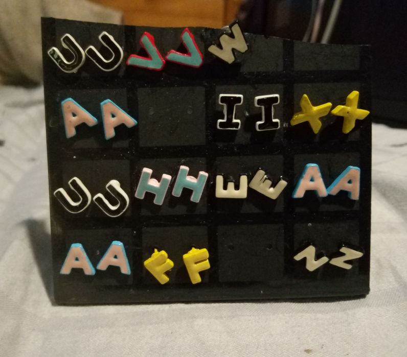 Brincos Sopa de letras e dados 35 pares de brincos  novos stock