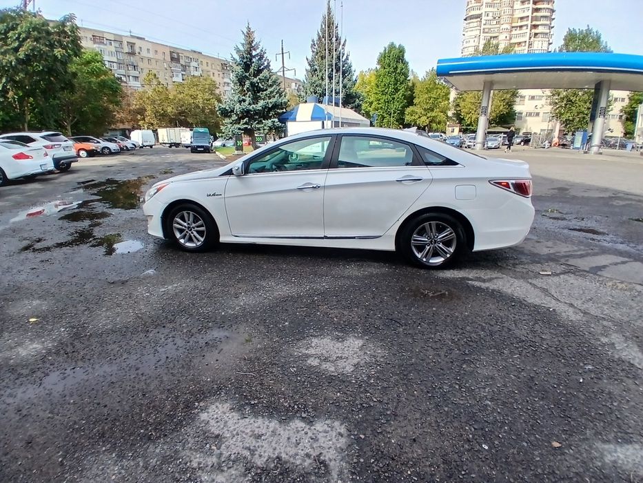 Hyundai sonata Гибрид