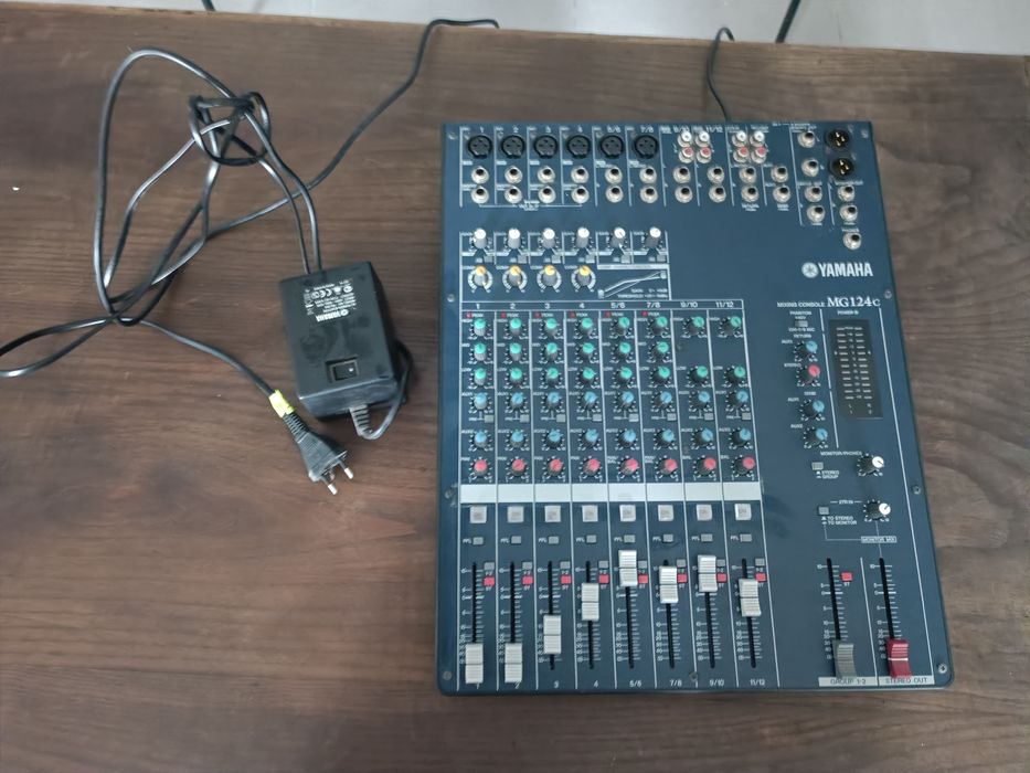 Mesa de mistura Yamaha mh 124 c