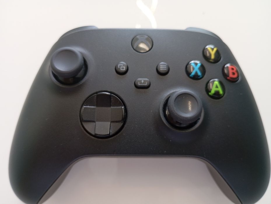Xbox One X Project Scorpio 1TB c/comando e jogo