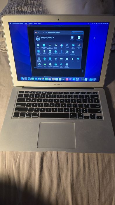 Macbook Air 13" Core i5, 8GB 128GB