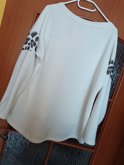 Bluzka biała z wzorem panterki