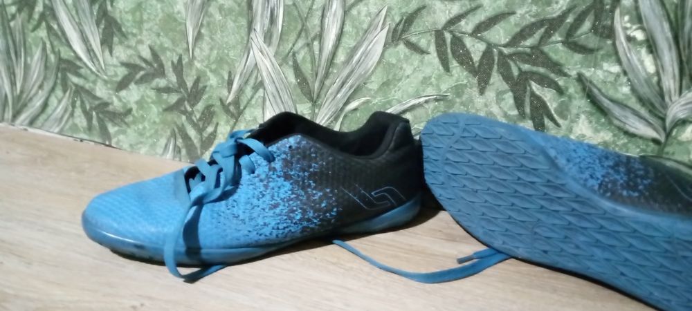 Футбольна обув бампи ,сороконошки ,будць, гетири і одежа