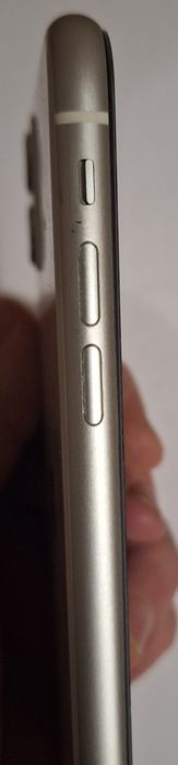 Телефон iPhone 11 64Гб