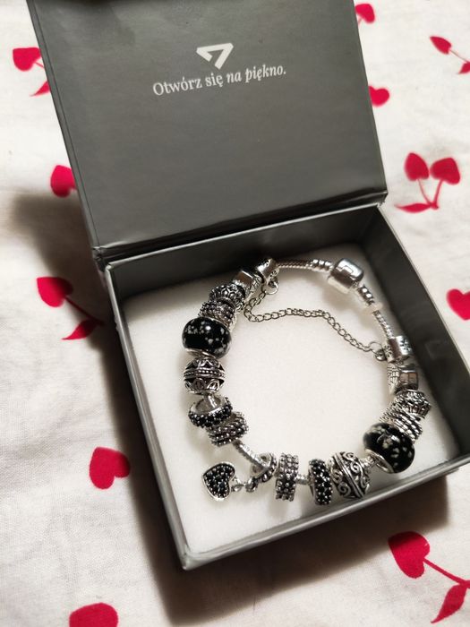 Bransoletka charms