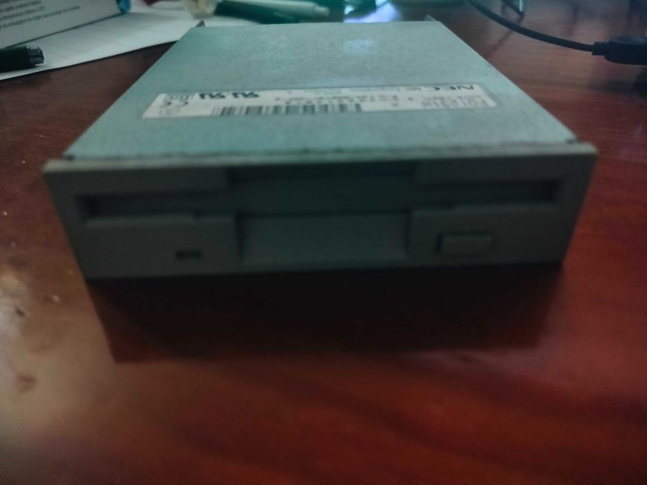 Drive de Disquetes 3.5" NEC FD1231H (1997) – A Funcionar