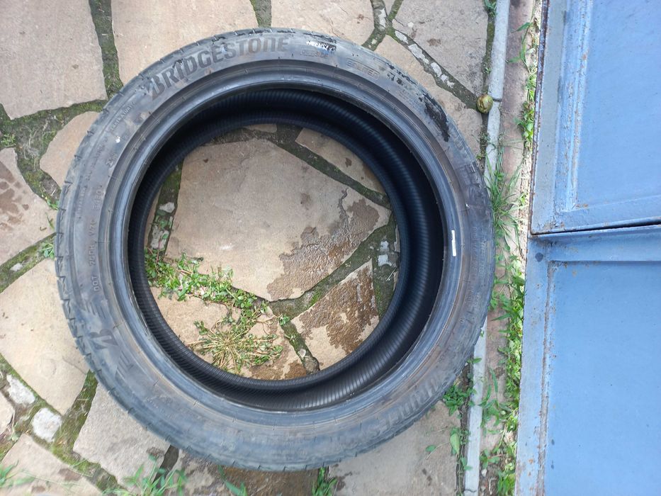 Автошина  bridgestone 255 х40 R20