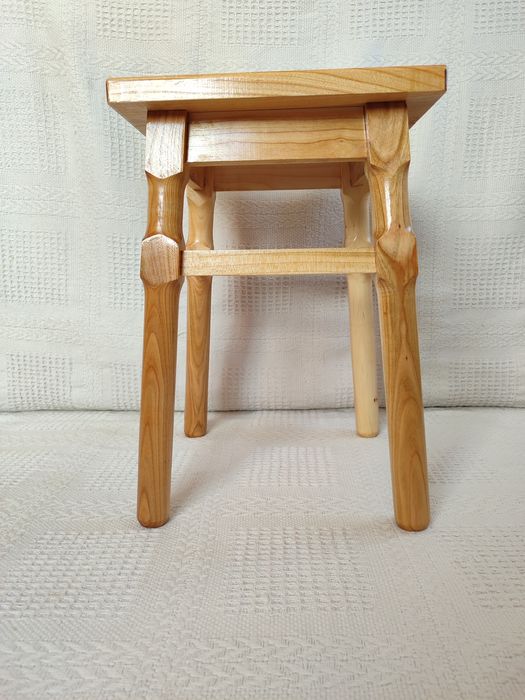 Табуретки   з  дерева